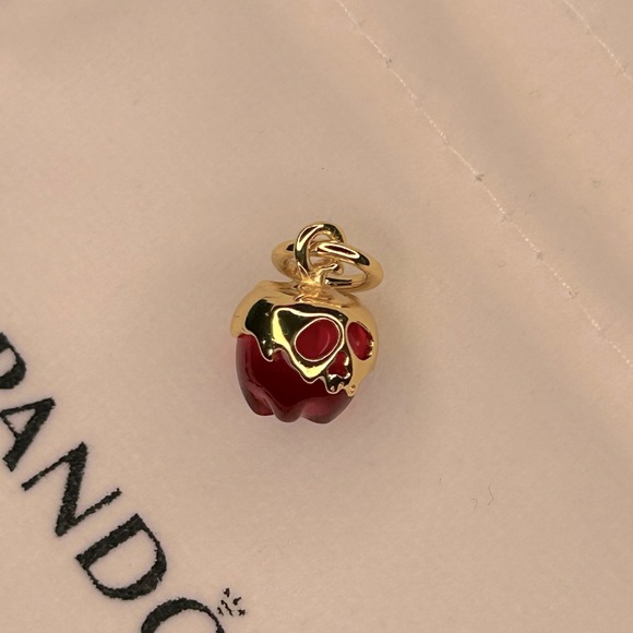 PANDORA Disney Villains Evil Queen Apple Dangle Charm - Picture 5 of 8